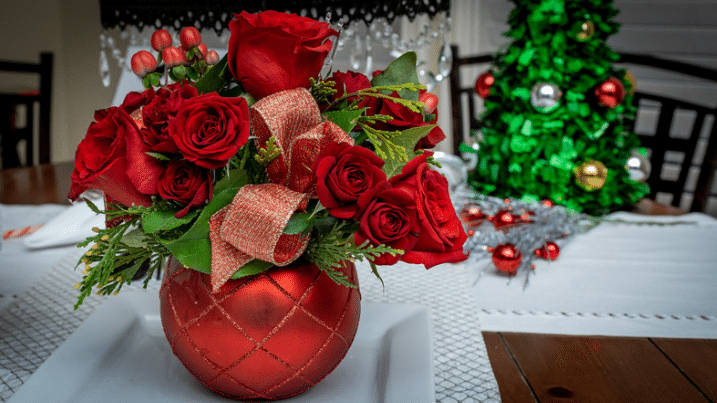 Christmas Décor Guide: Happy Holiday Hosting Floral Arrangement, Projects